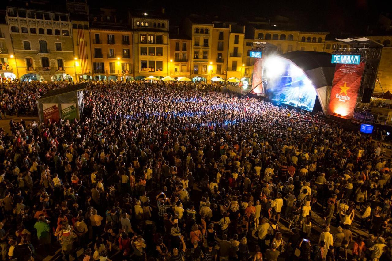 Apartaments Vicus 2 Con Vistas A La Plaza Mayor De Vic Eksteriør bilde