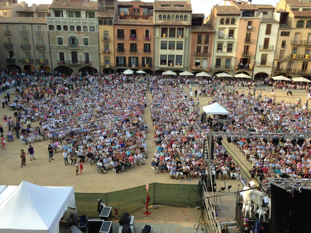 Apartaments Vicus 2 Con Vistas A La Plaza Mayor De Vic Eksteriør bilde